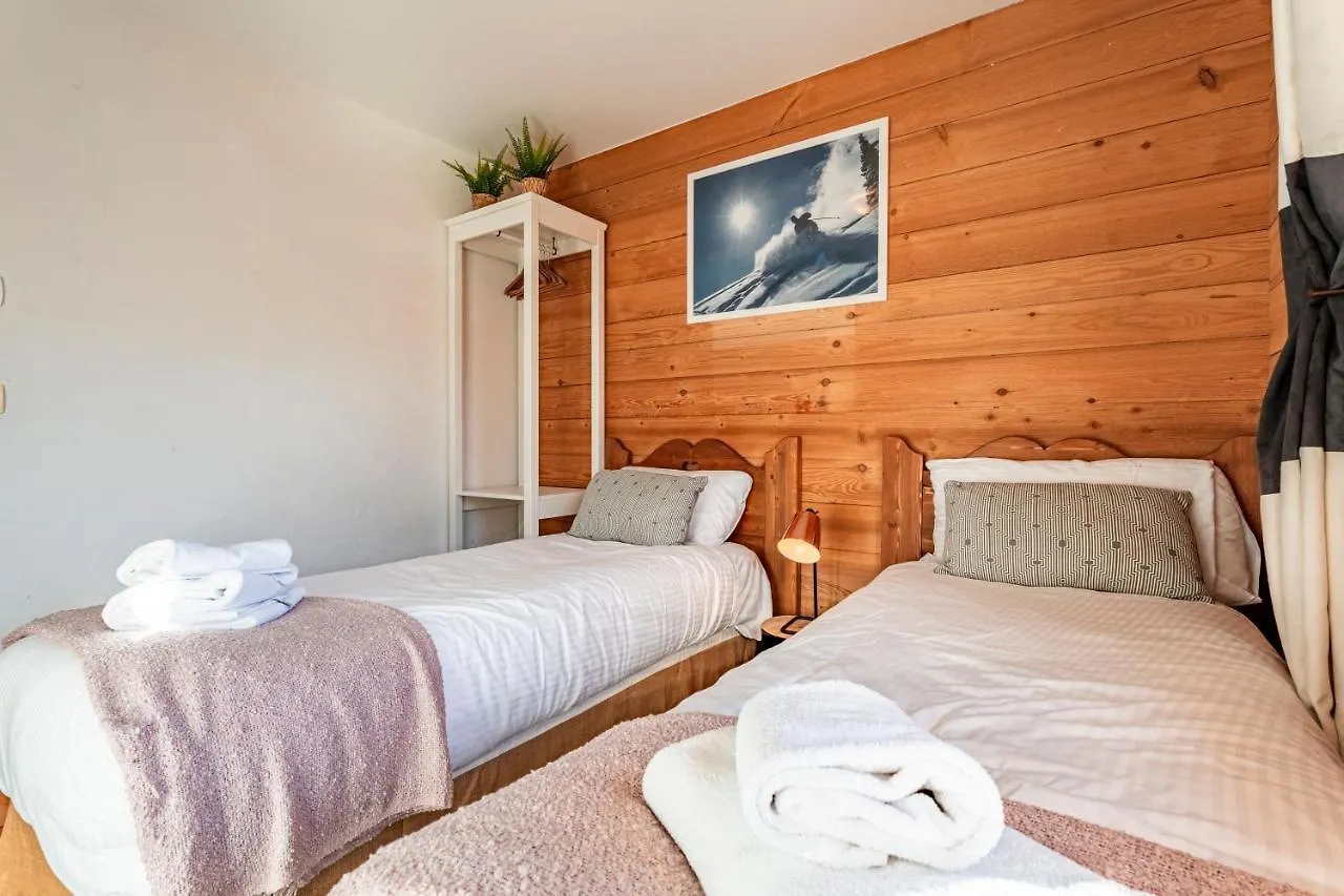 2 Bed Chalet, Sleeps 5 With Shared Pool - Morzine France