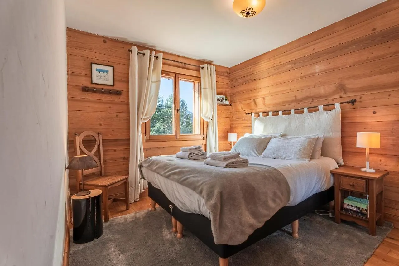 2 Bed Chalet, Sleeps 5 With Shared Pool - Morzine Chalet