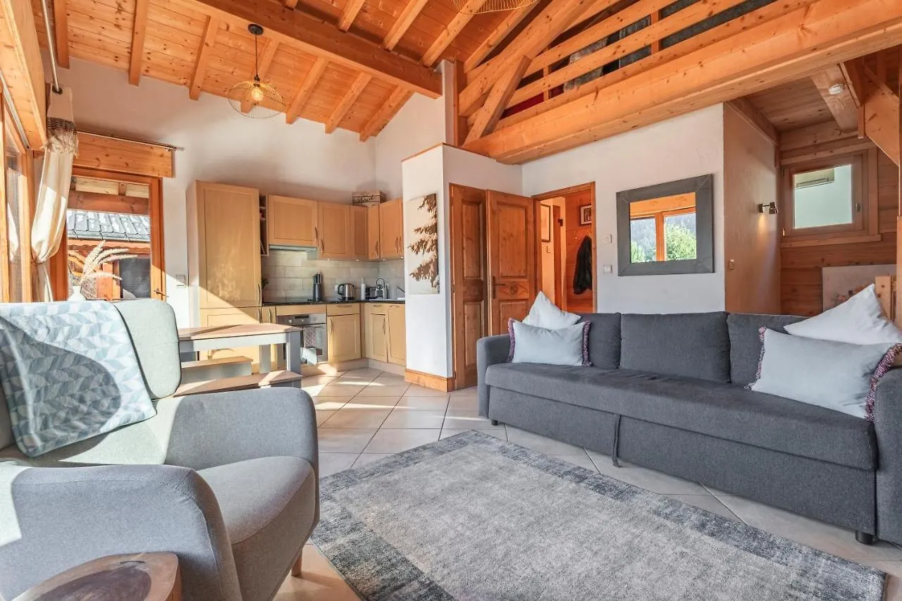 2 Bed Chalet, Sleeps 5 With Shared Pool - Morzine