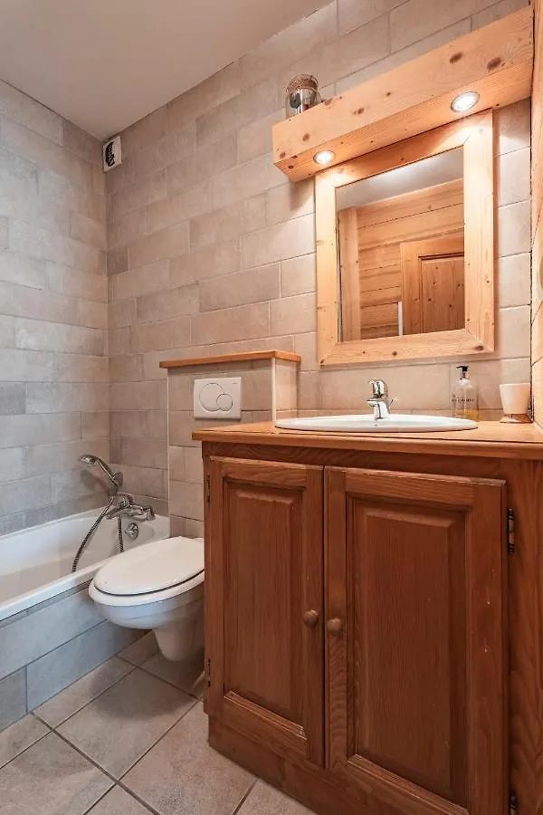 Chalet 2 Bed Chalet, Sleeps 5 With Shared Pool - Morzine France
