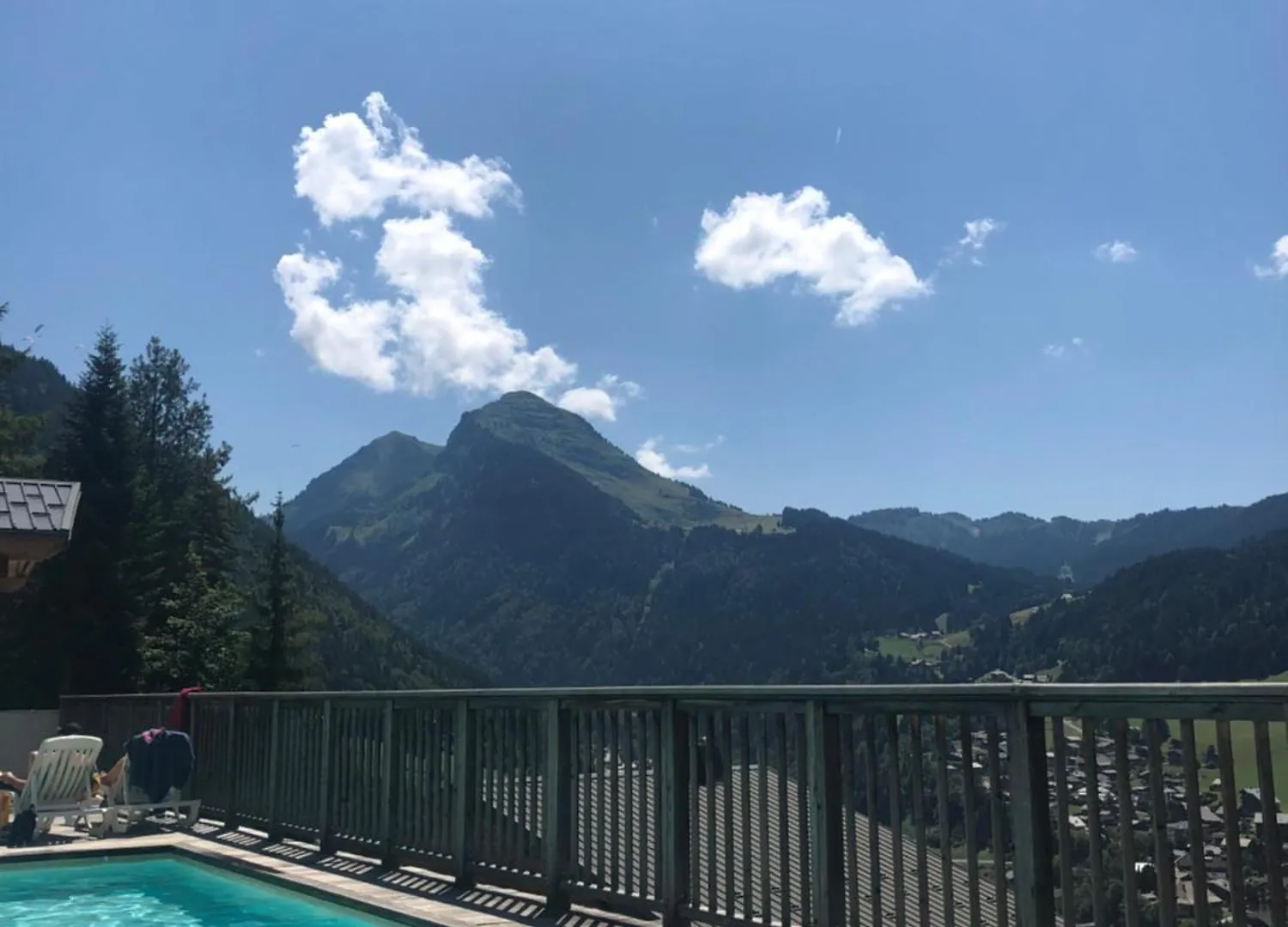 Chalet 2 Bed Chalet, Sleeps 5 With Shared Pool - Morzine